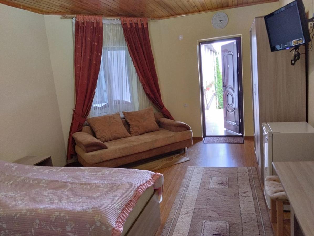 В Гостях На Иссык-Куле Hotel โชลปอน-อาตา ภายนอก รูปภาพ
