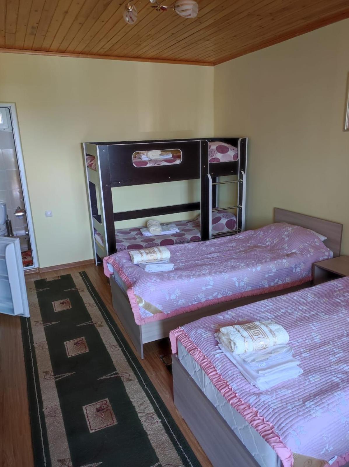 В Гостях На Иссык-Куле Hotel โชลปอน-อาตา ภายนอก รูปภาพ