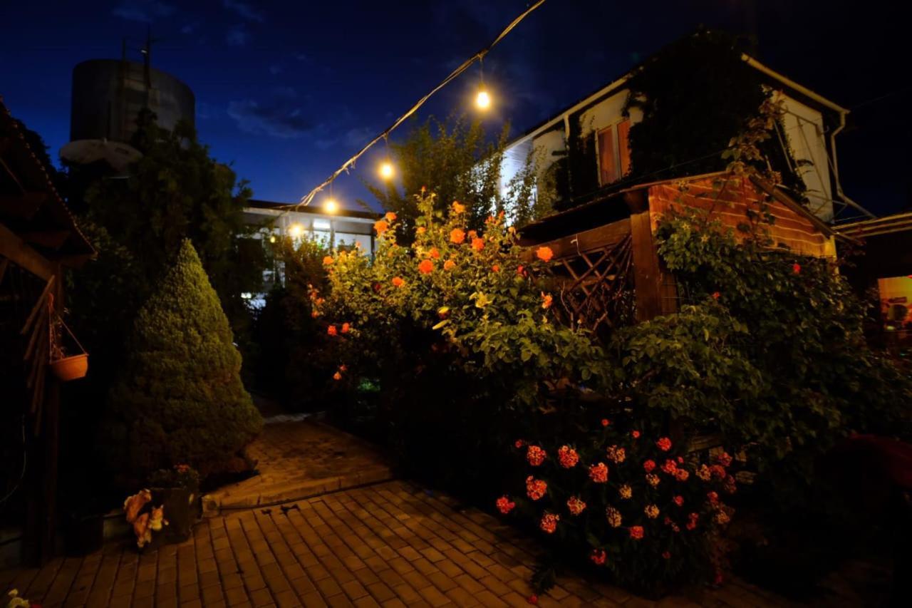 В Гостях На Иссык-Куле Hotel โชลปอน-อาตา ภายนอก รูปภาพ